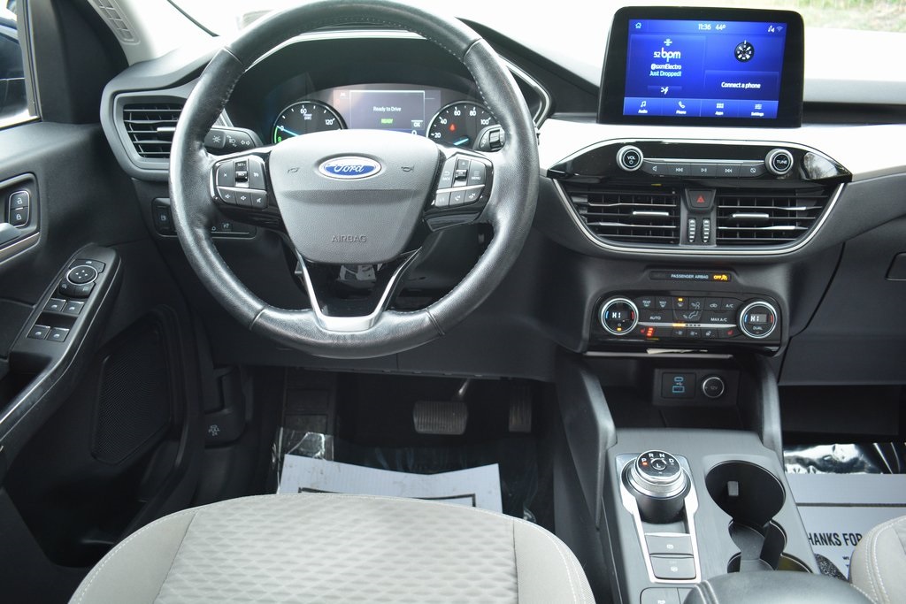 2021 Ford Escape SE Hybrid photo 3