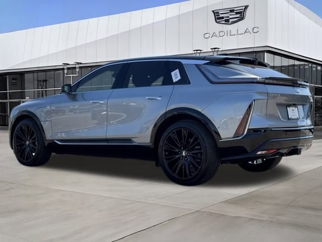 2025 Cadillac Lyriq Luxury photo 3
