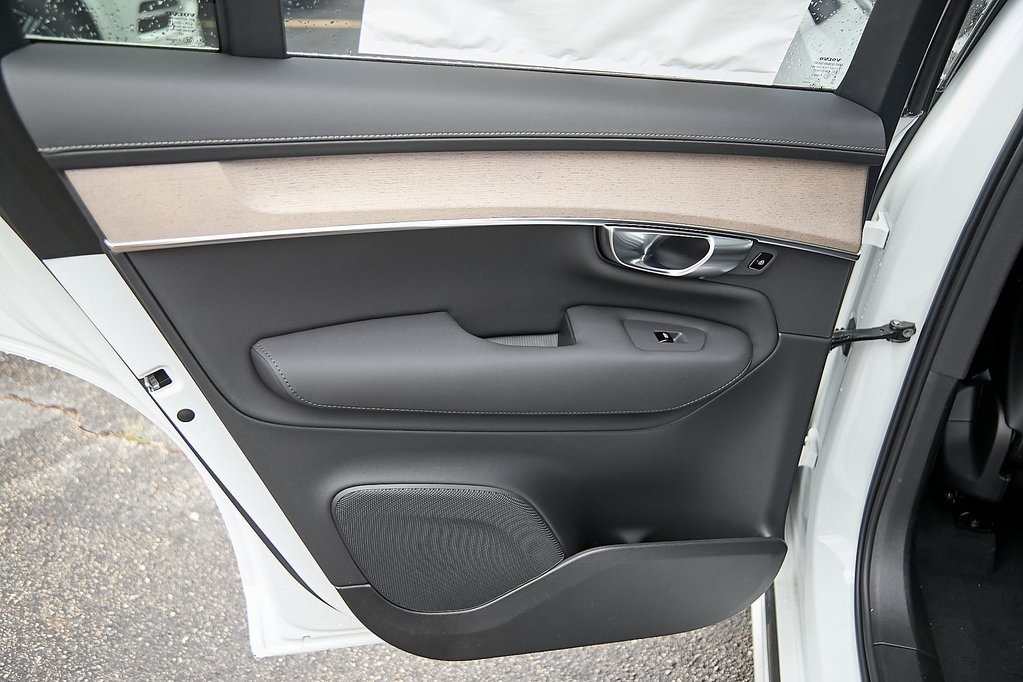 2025 VOLVO XC90 - Image 17