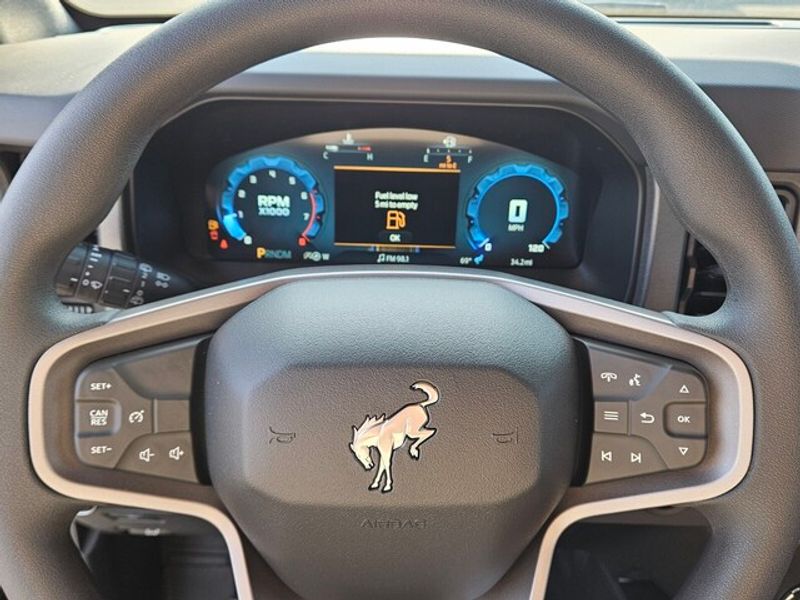 2025 Ford Bronco Base photo 23