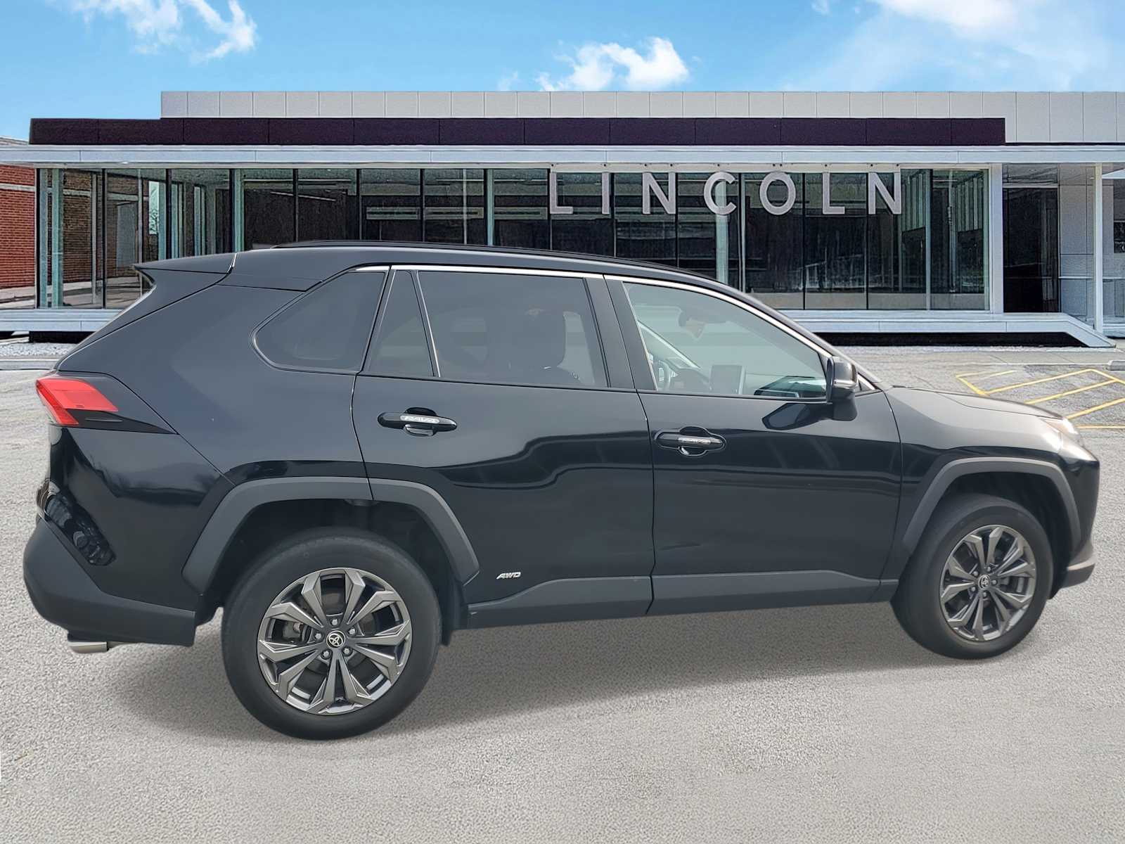 2022 Toyota RAV4 Hybrid XLE Premium photo 3