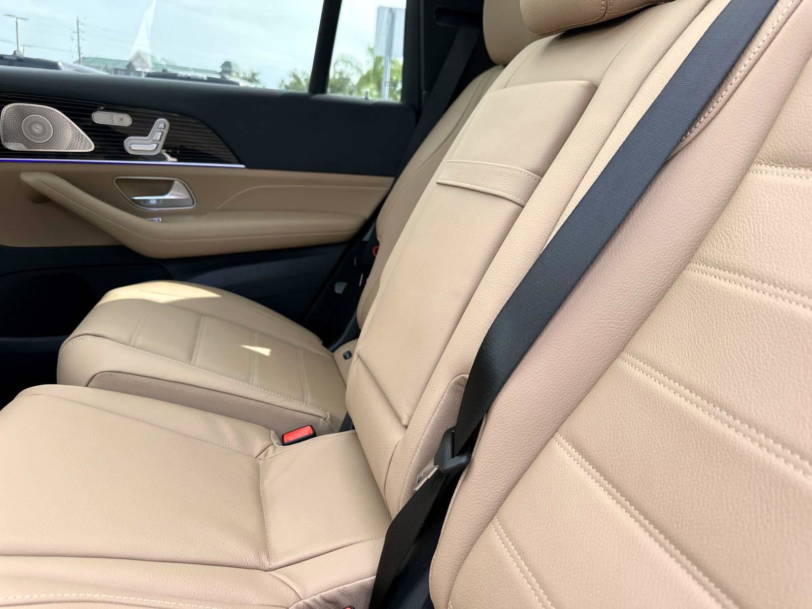 2026 Mercedes Benz GLS 450 4MATIC photo 7