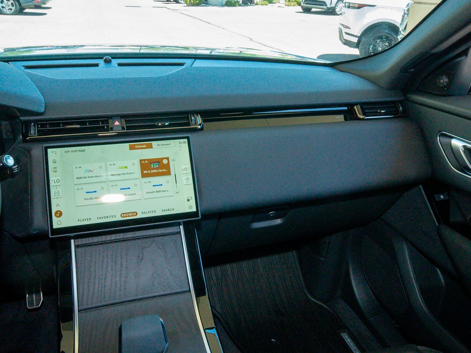 2025 Land Rover Range Rover Velar SE photo 34