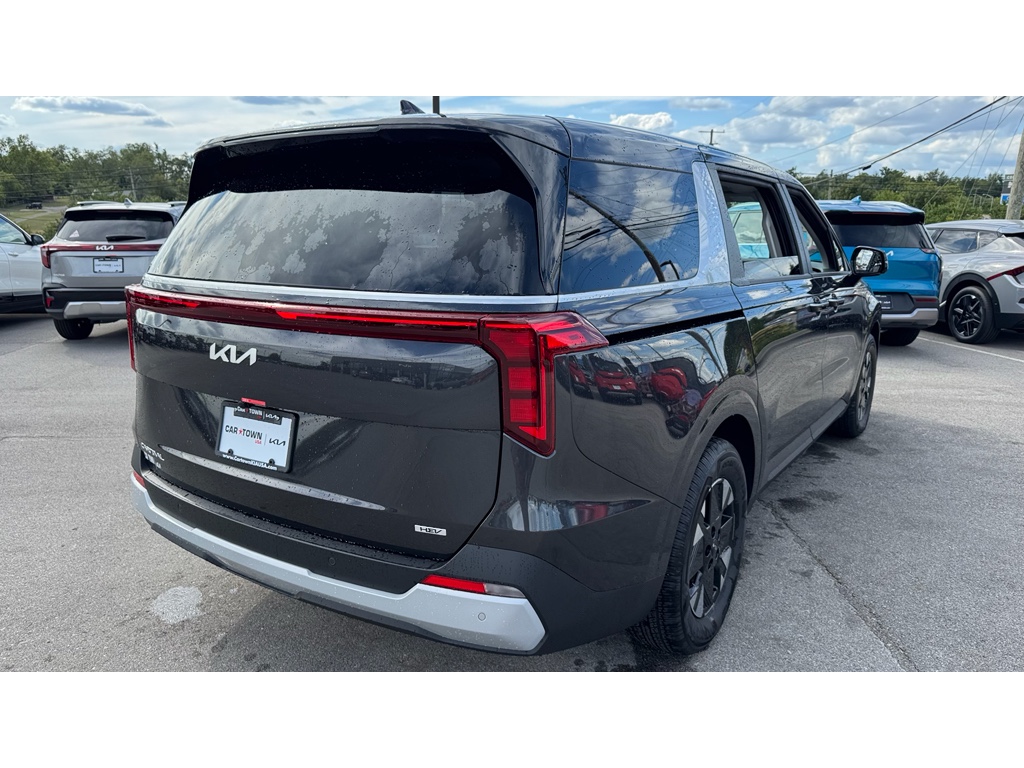 2026 Kia Carnival LXS photo 3