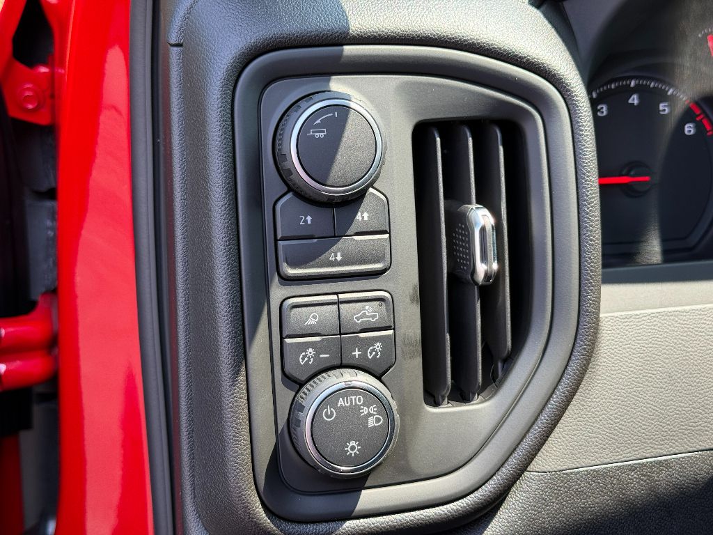 2025 Chevrolet Silverado 2500HD Custom photo 18