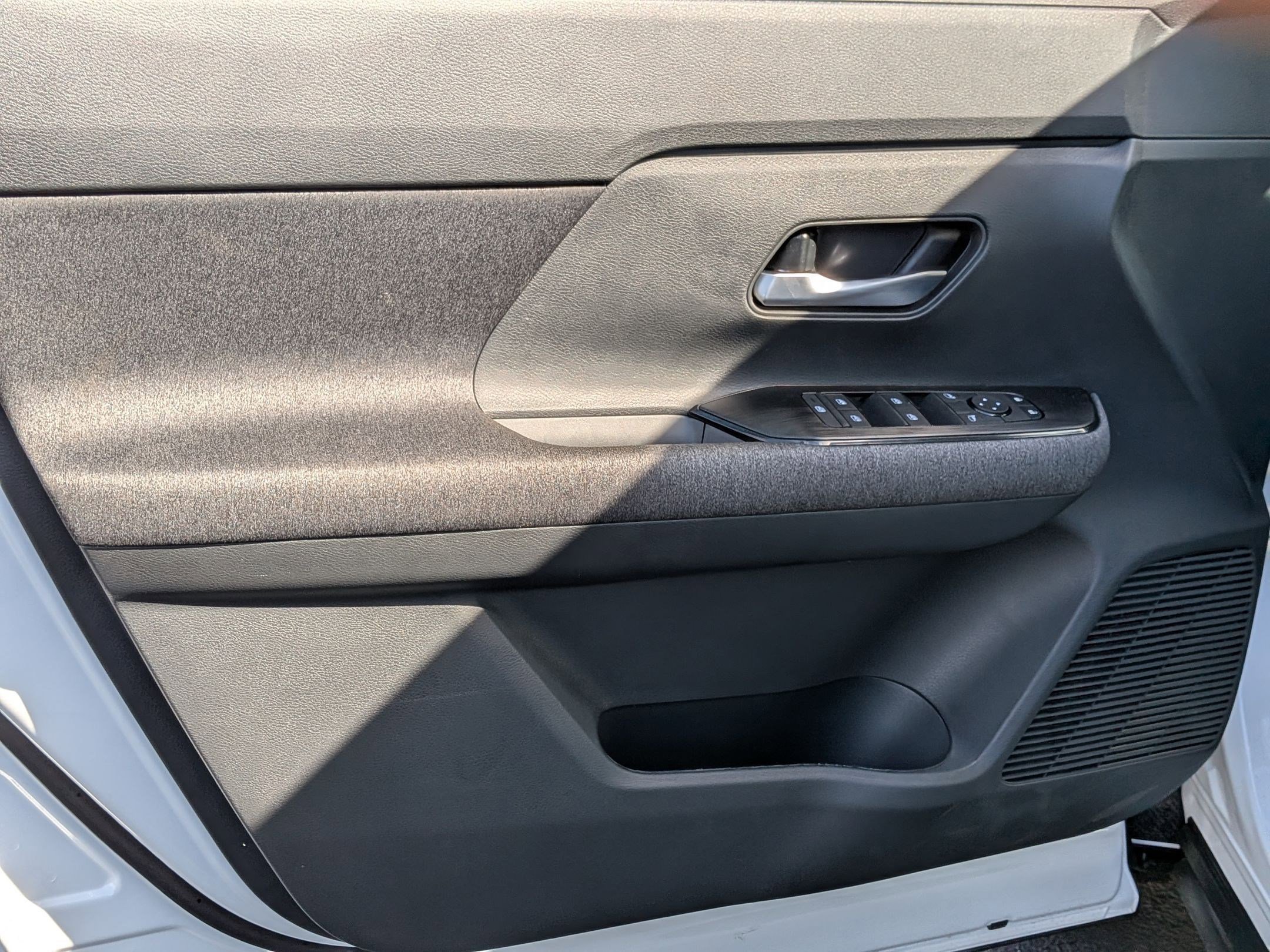 2026 Nissan Kicks SV photo 9