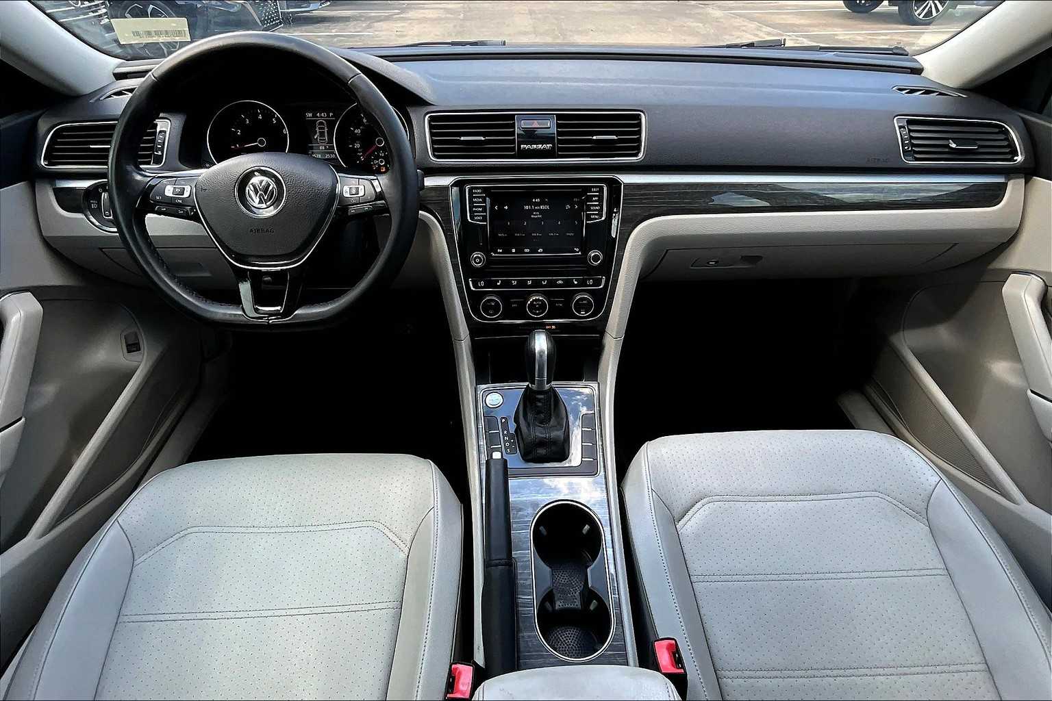 2018 Volkswagen Passat 2.0T SE photo 12