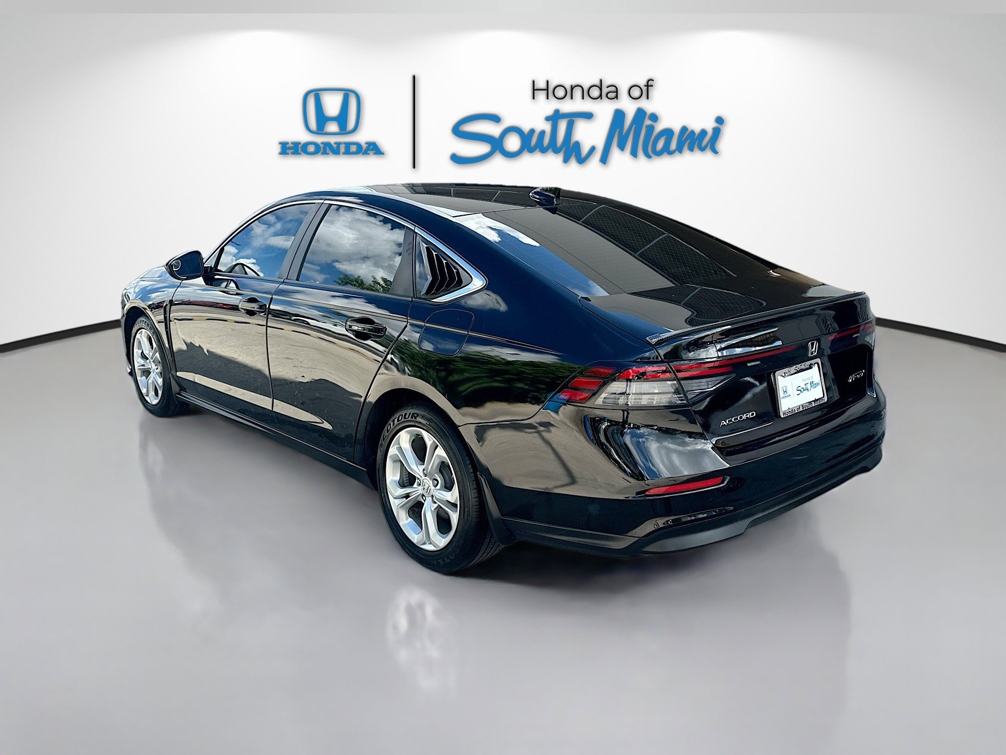 2023 Honda Accord LX photo 4