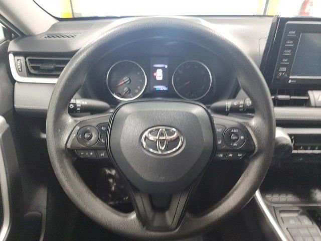 2022 Toyota RAV4 LE photo 20