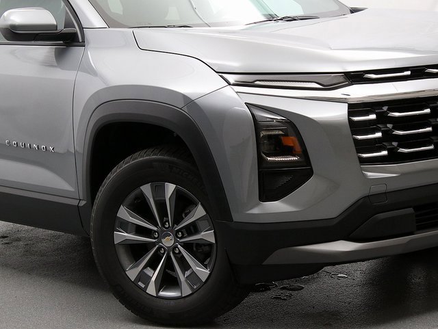 2026 Chevrolet Equinox LT photo 3