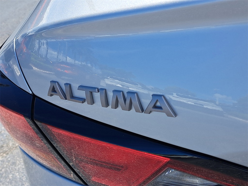 2025 Nissan Altima 2.5 SR photo 9