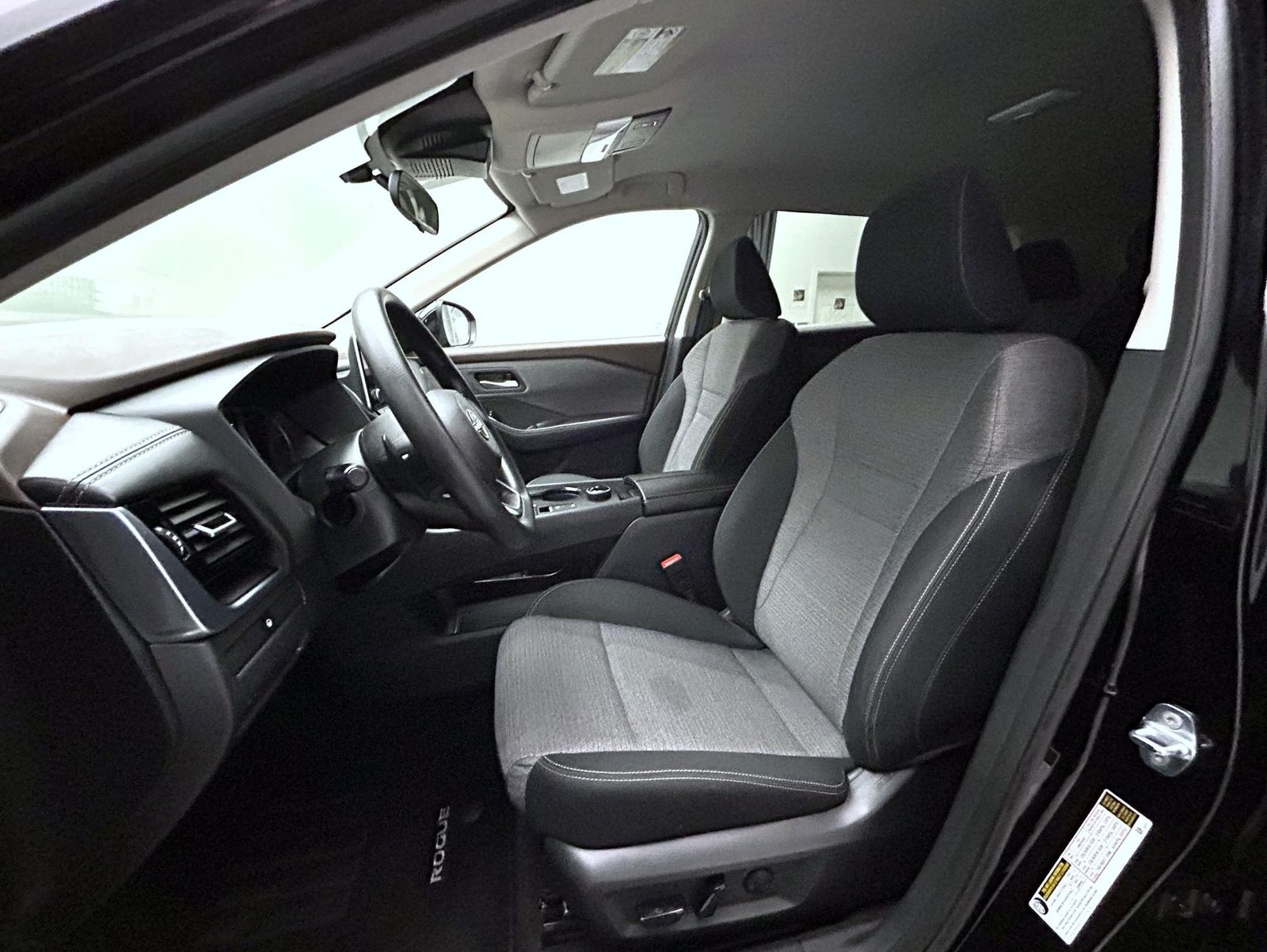 2023 Nissan Rogue SV photo 9