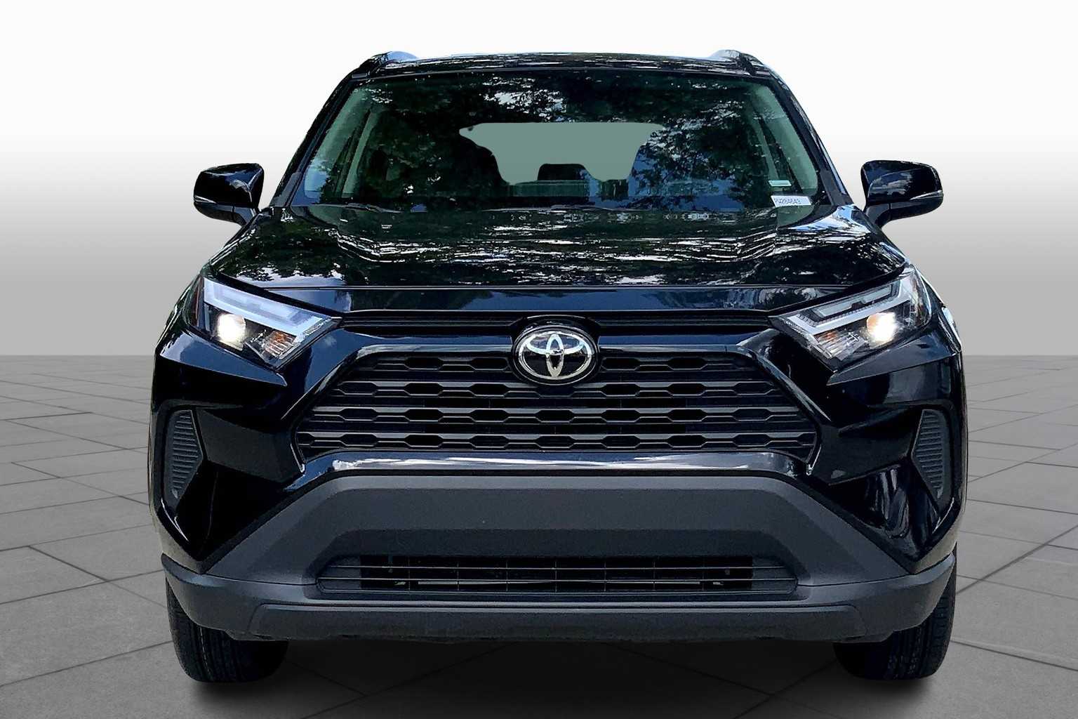 2023 Toyota RAV4 XLE photo 3