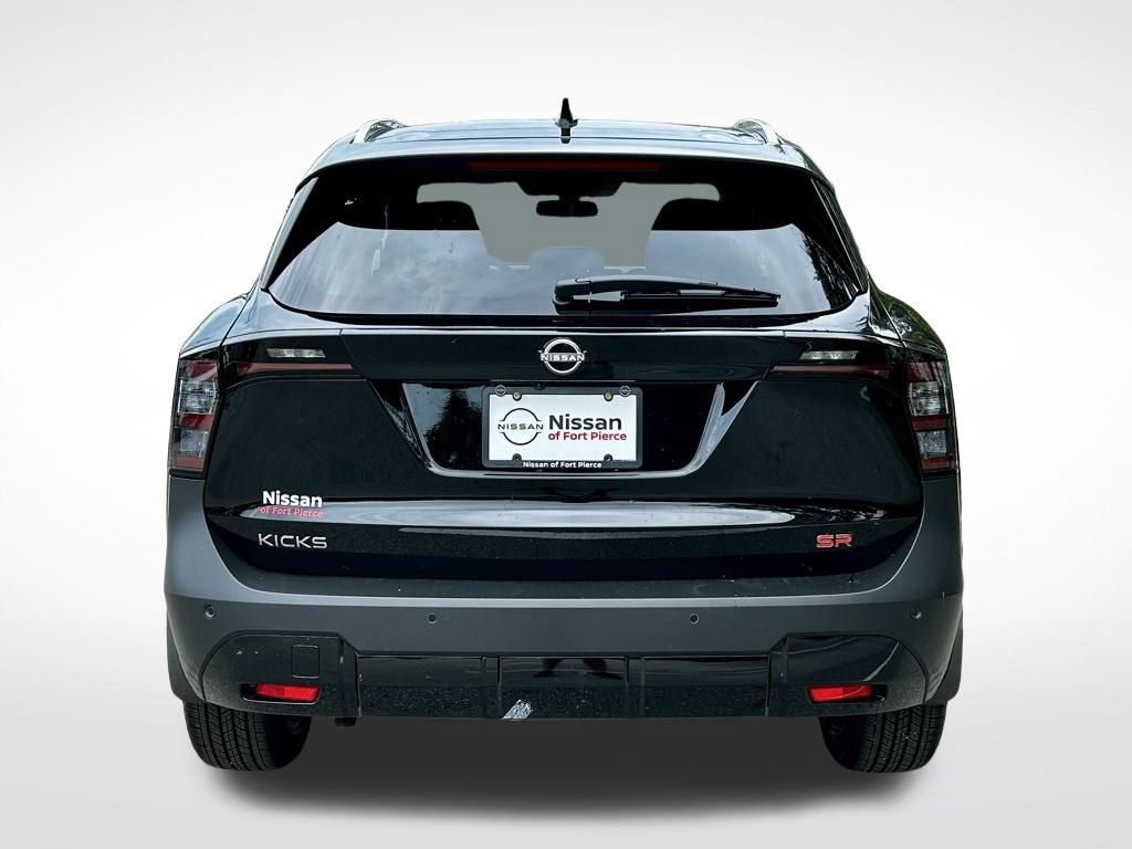 2025 Nissan Kicks SR photo 4