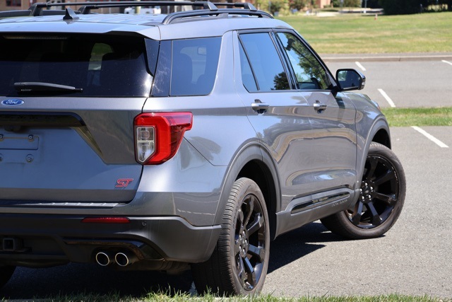 2022 Ford Explorer ST photo 3