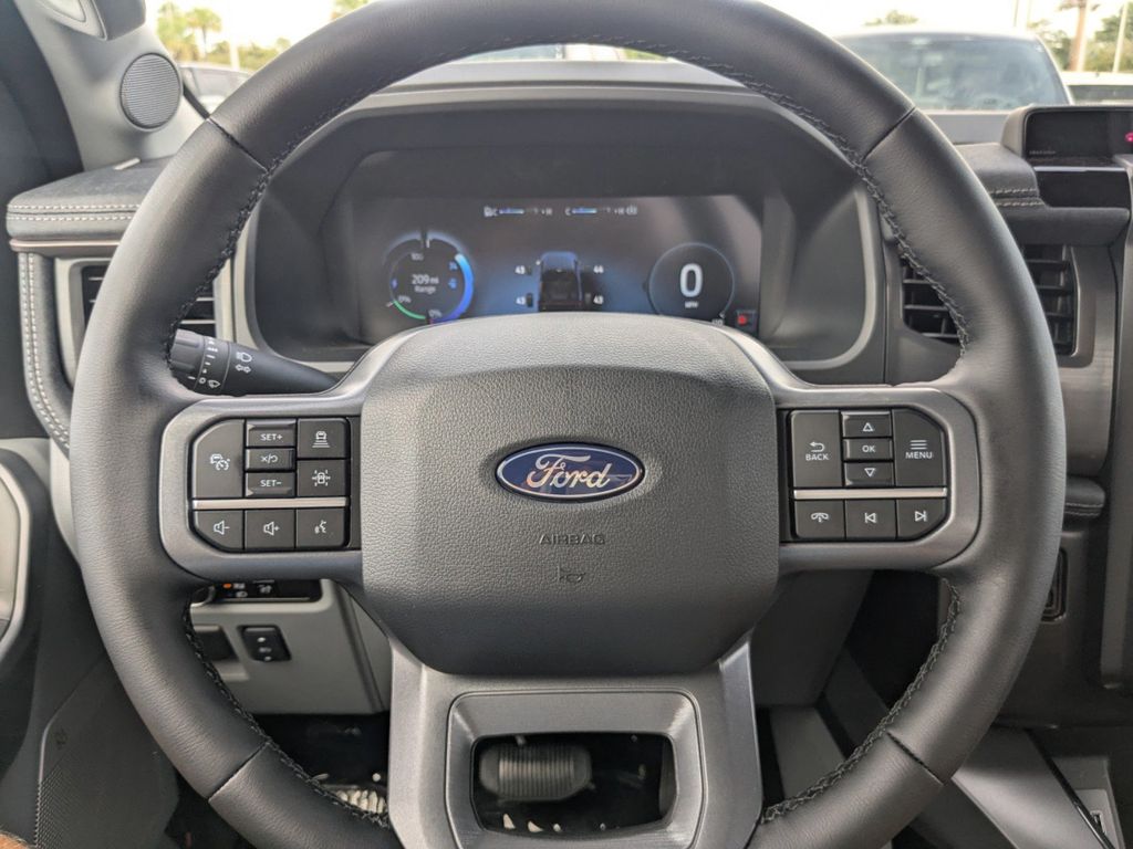 2025 Ford F-150 Lightning photo 27