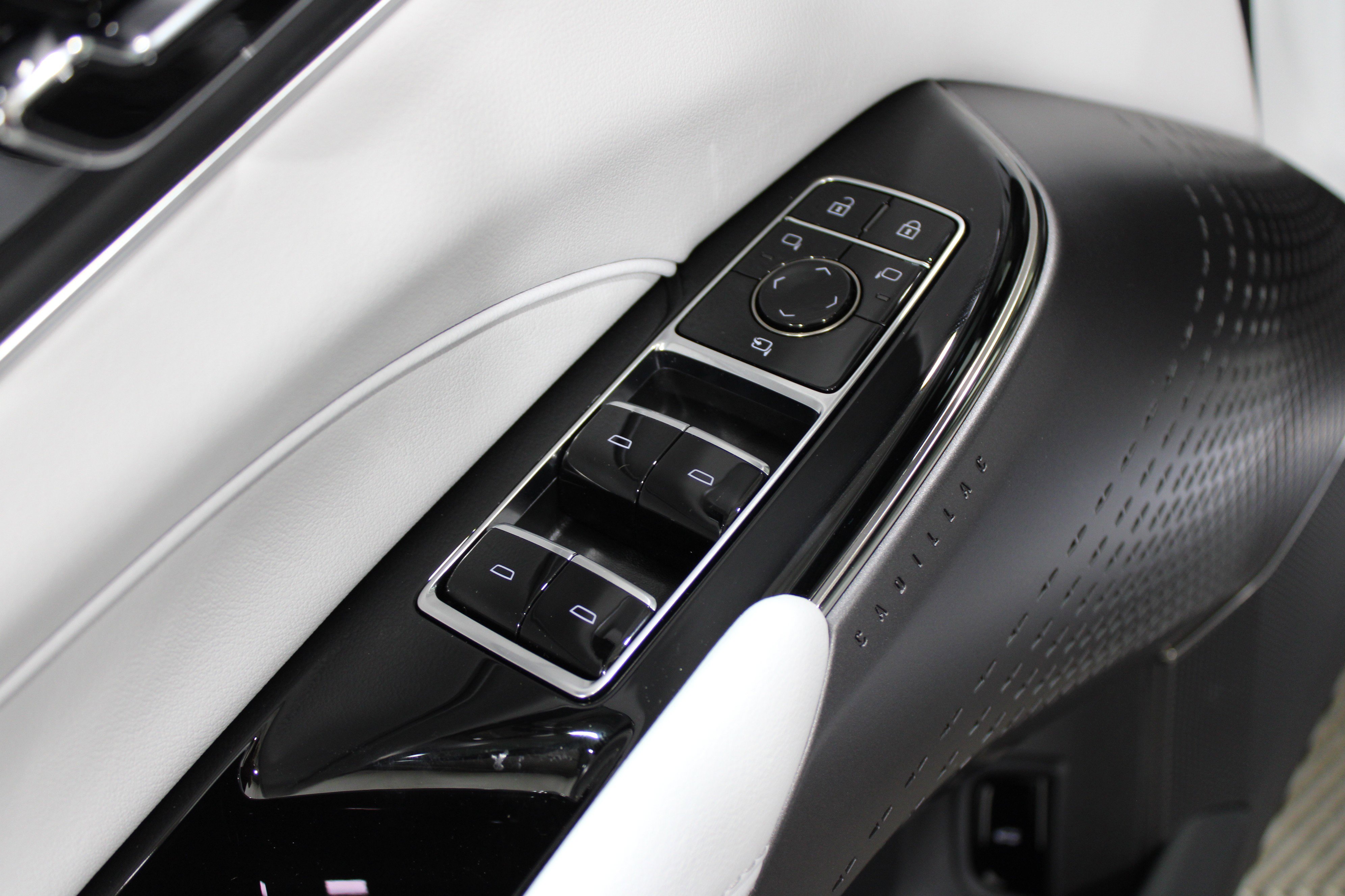 2025 Cadillac Lyriq Luxury photo 6