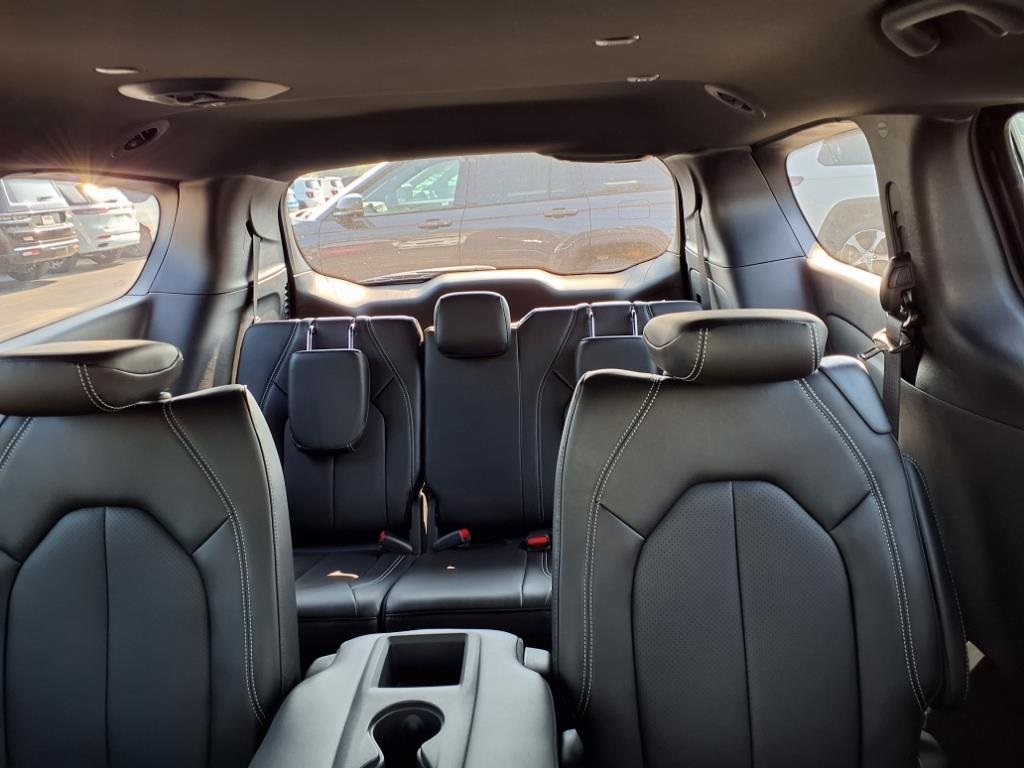 2026 Chrysler Pacifica photo 10