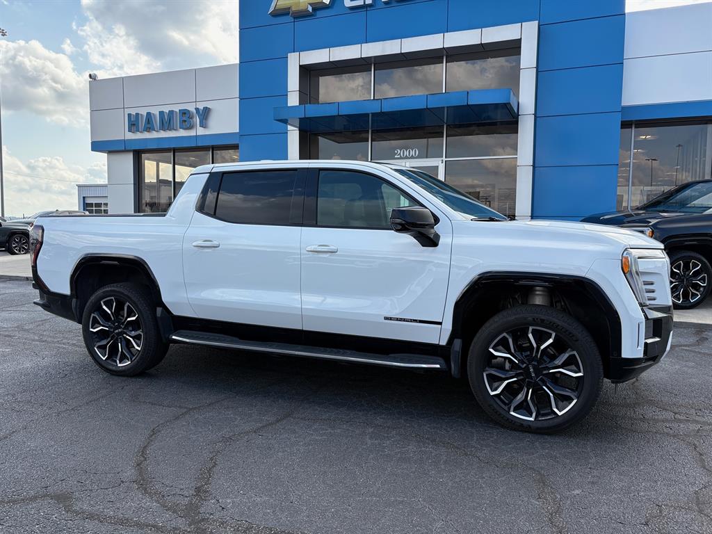 2025 GMC Sierra EV Denali's photo