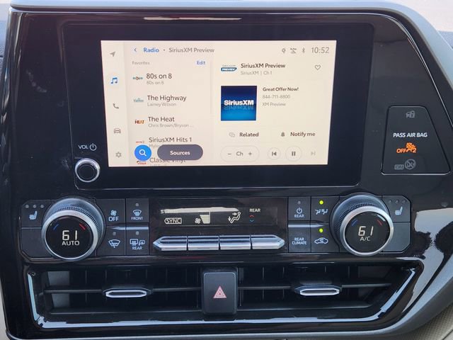 2023 Toyota Highlander L photo 17