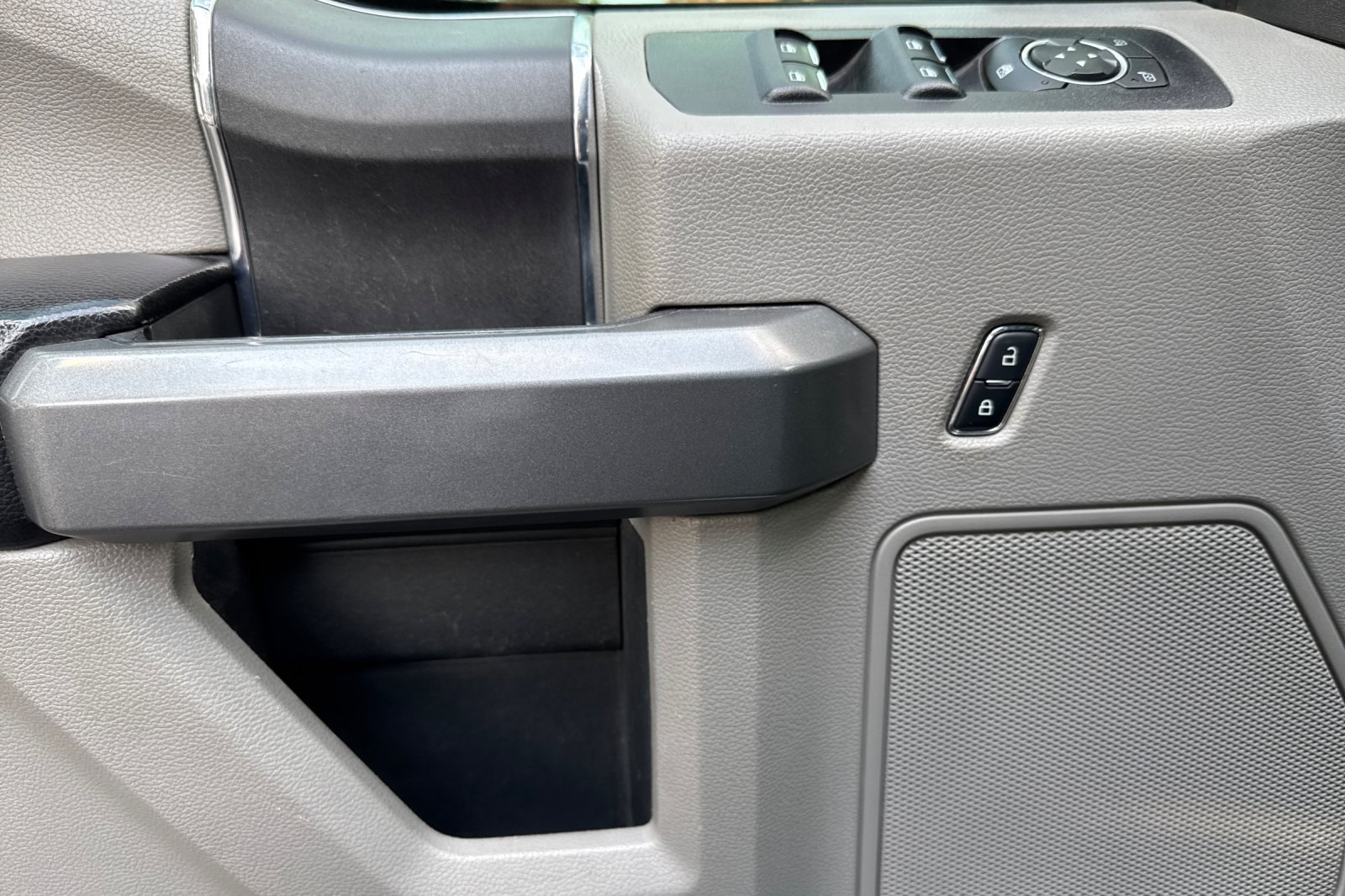 2017 Ford F-150 XLT photo 14
