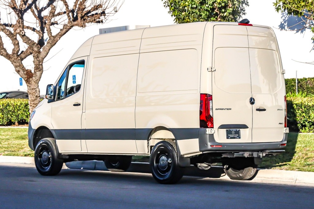 New 2024 MercedesBenz Sprinter Cargo Van Minivan/Van in Costa Mesa 