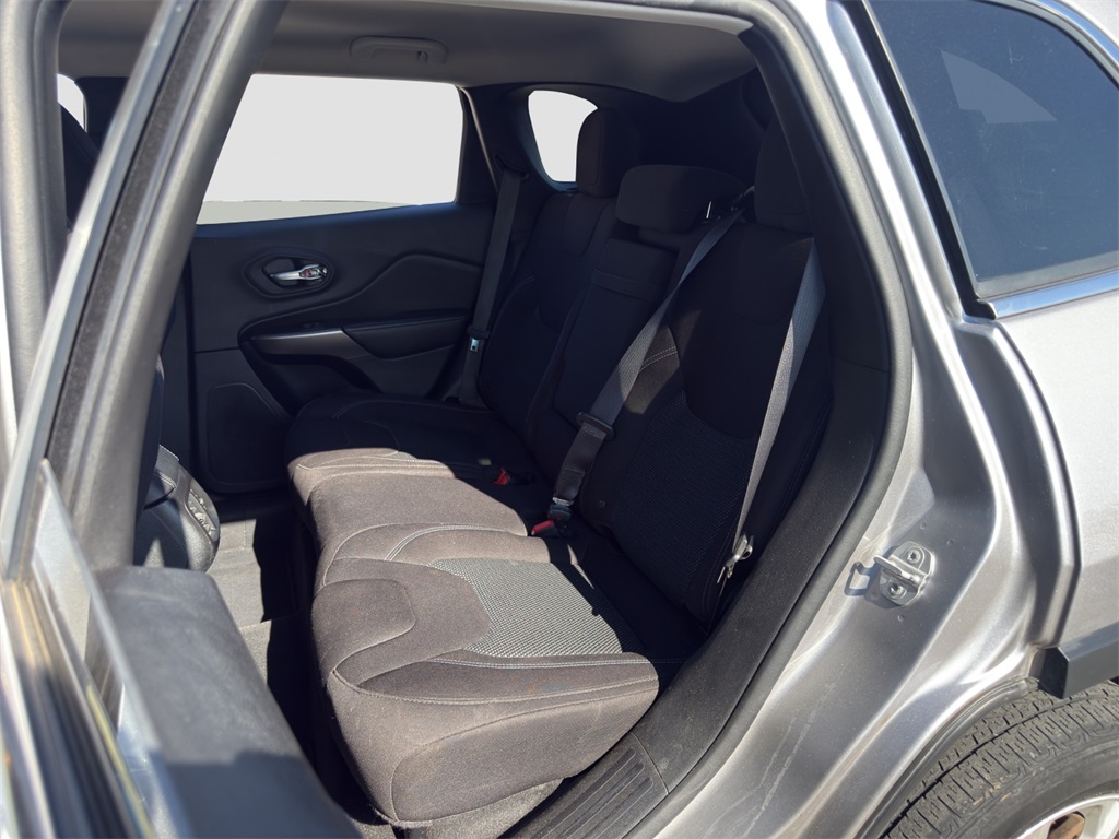 2019 Jeep Cherokee Latitude photo 13