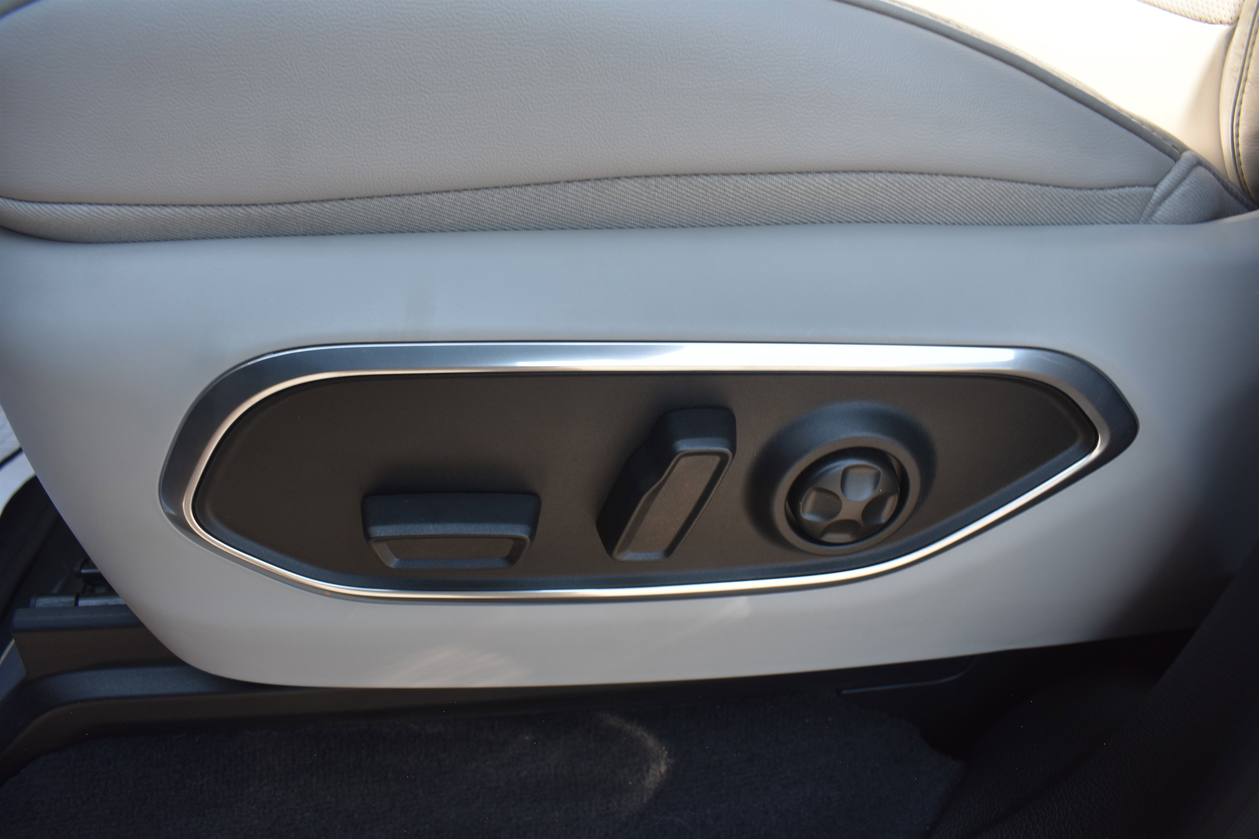 2024 Jeep Wagoneer Base photo 5