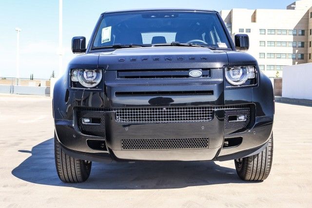 2025 Land Rover Defender 90 X-Dynamic SE photo 2