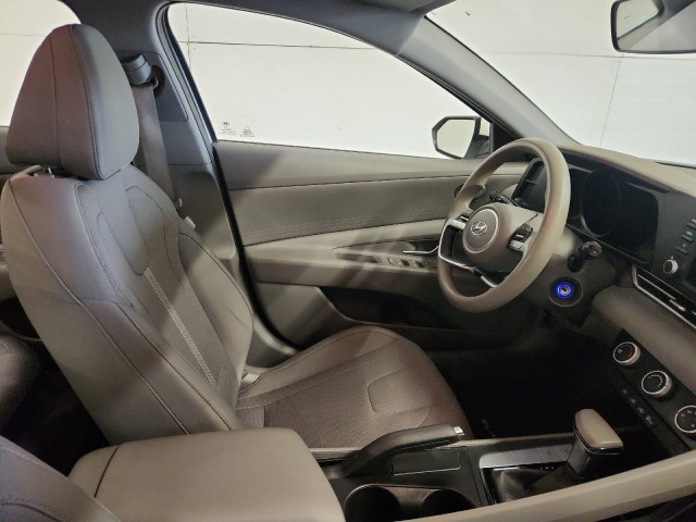 2022 Hyundai Elantra SE photo 11