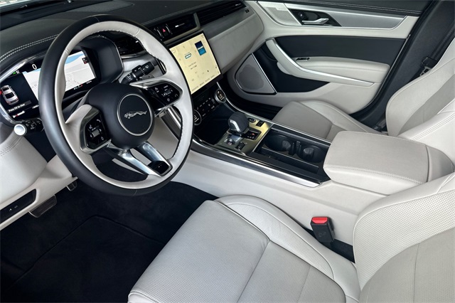 2024 Jaguar XF P250 R-Dynamic SE photo 9