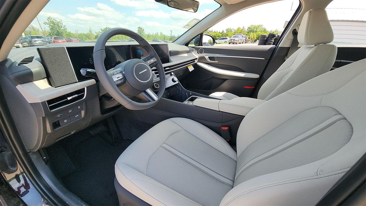 2025 Hyundai Sonata Hybrid SEL photo 4