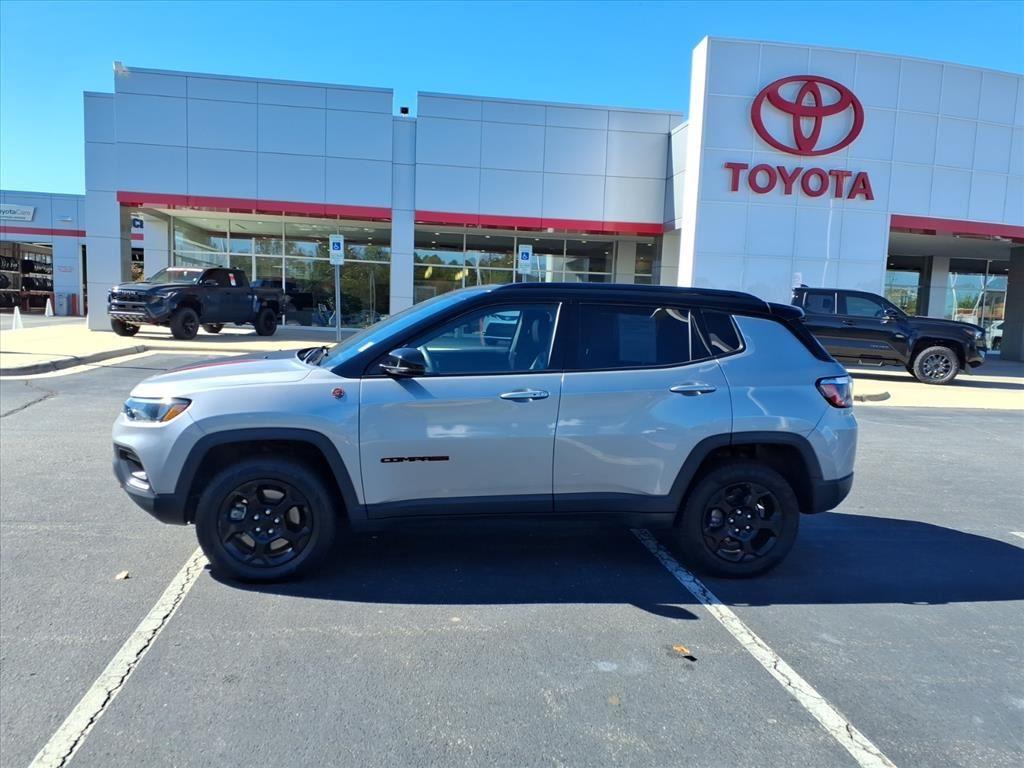 2023 Jeep Compass Trailhawk photo 2
