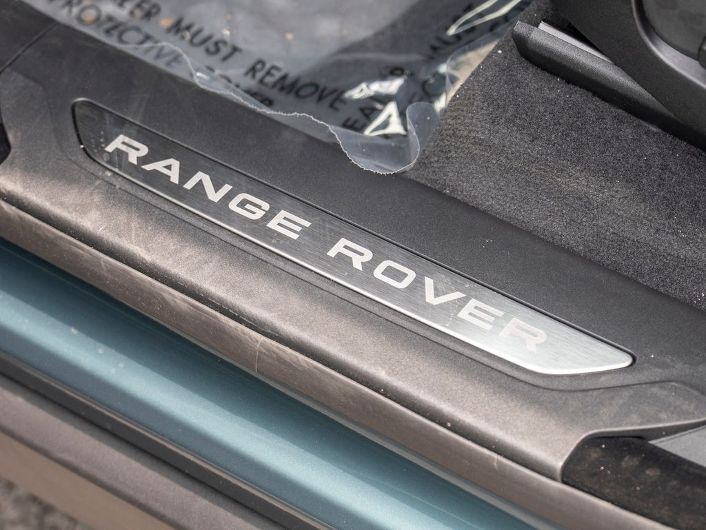 2026 Land Rover Range Rover Velar SE photo 15