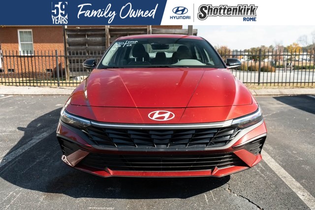 2025 Hyundai Elantra SEL Sport photo 2