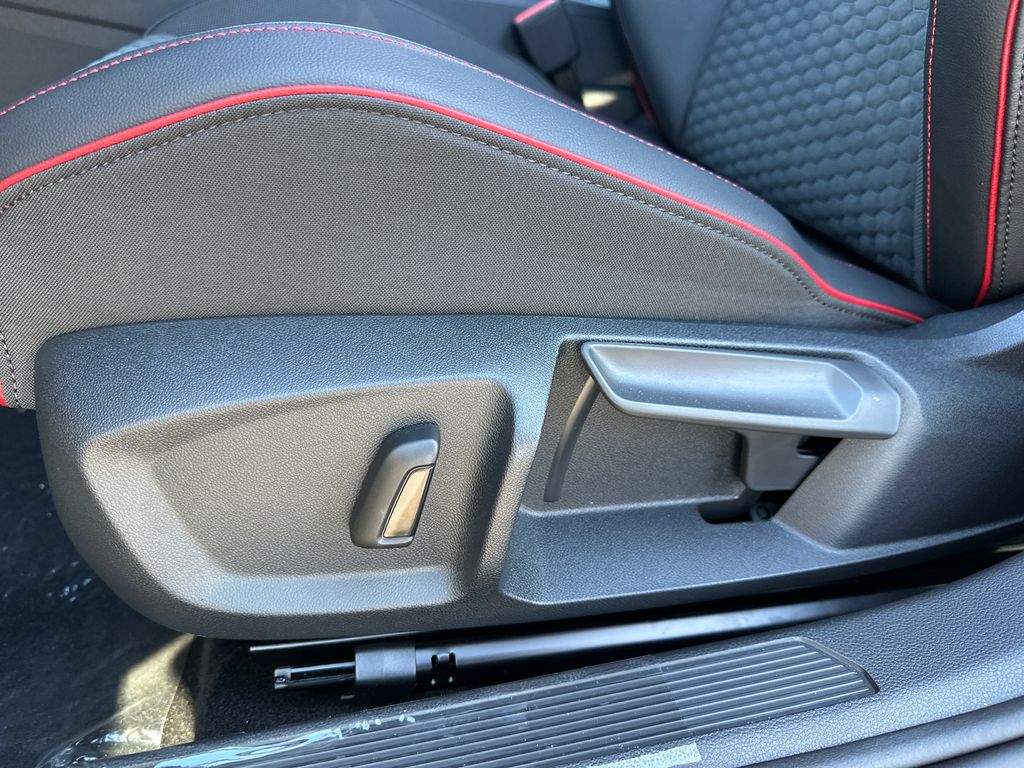 2026 Volkswagen Golf GTI SE photo 4