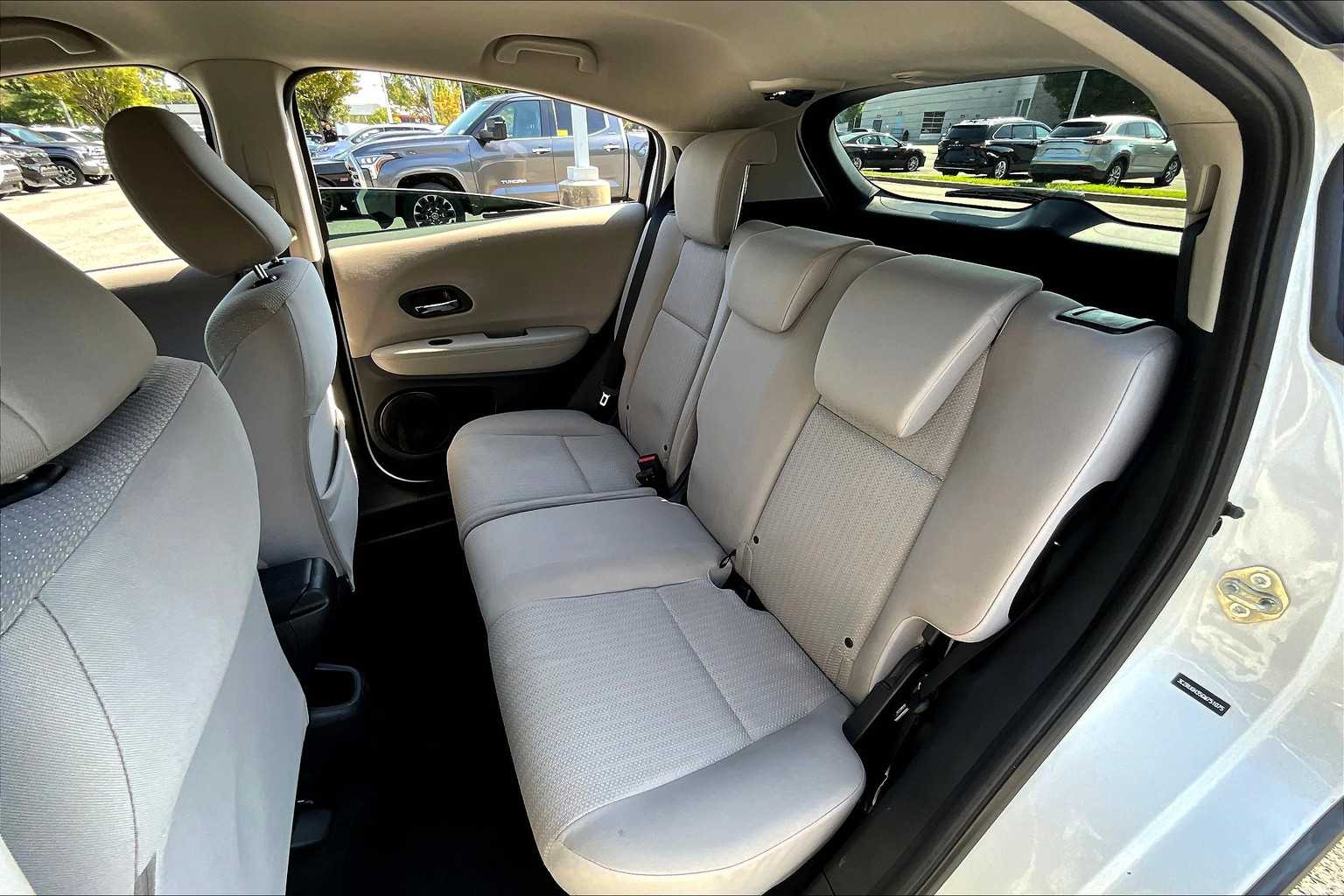 2016 Honda HR-V LX photo 17