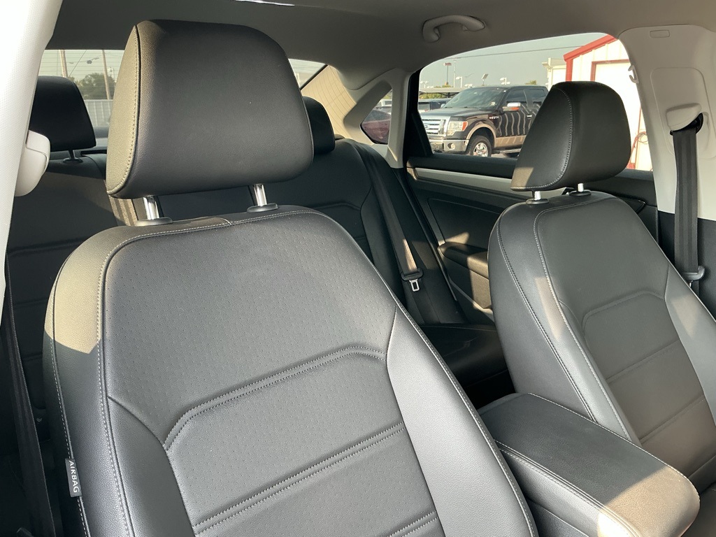 2021 Volkswagen Passat 2.0T SE photo 24