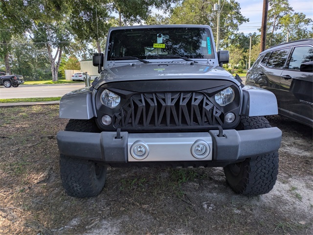 2015 Jeep Wrangler Unlimited Sahara photo 2