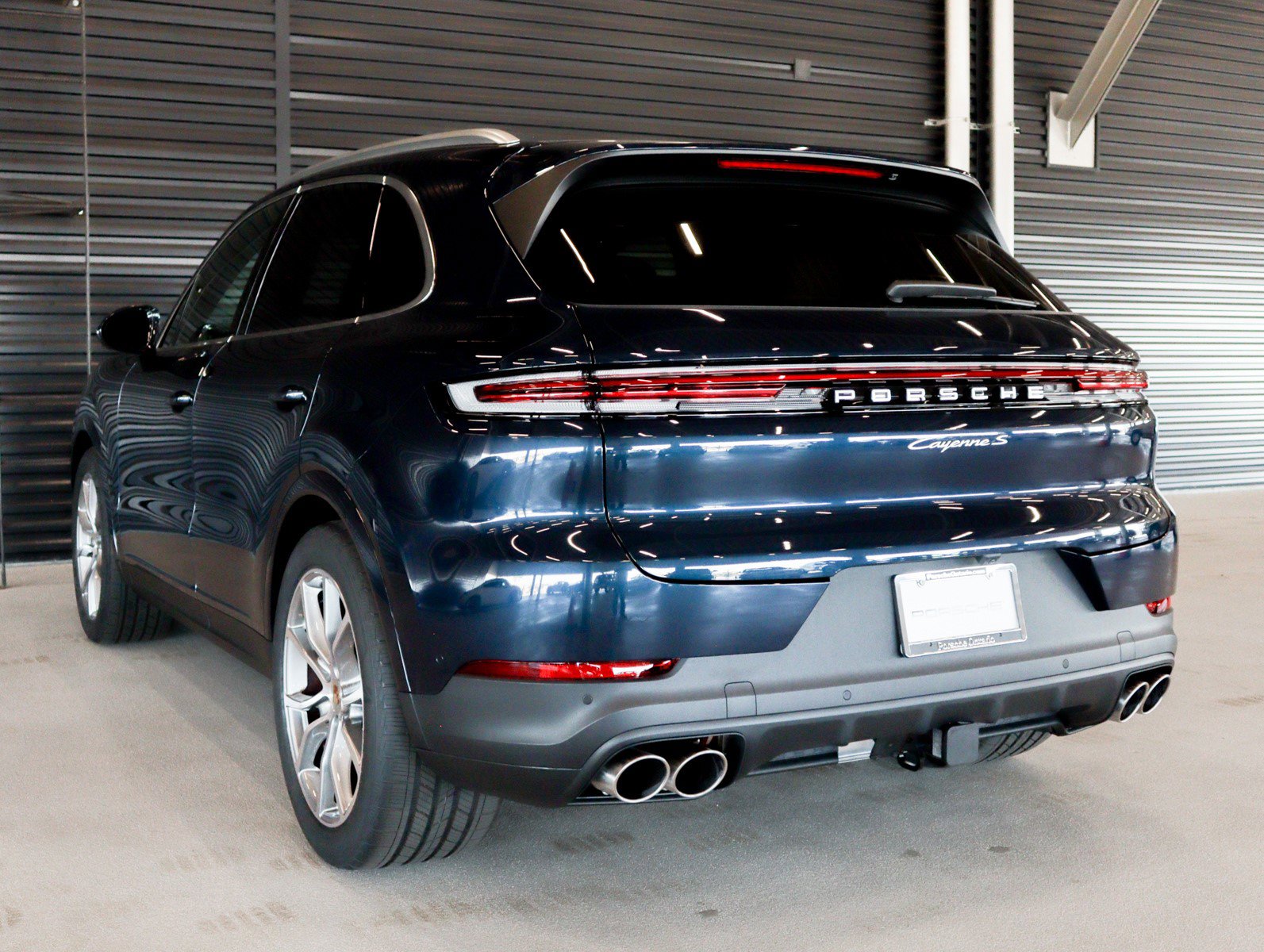 2025 Porsche Cayenne S photo 3