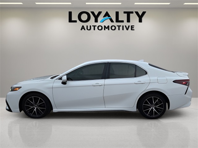 2024 Toyota Camry SE photo 3