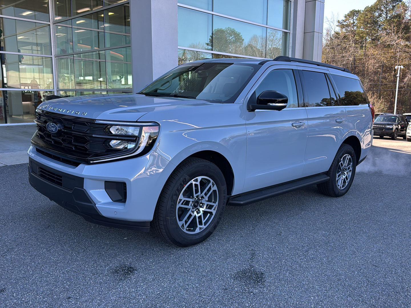 2025 Ford Expedition Active's photo