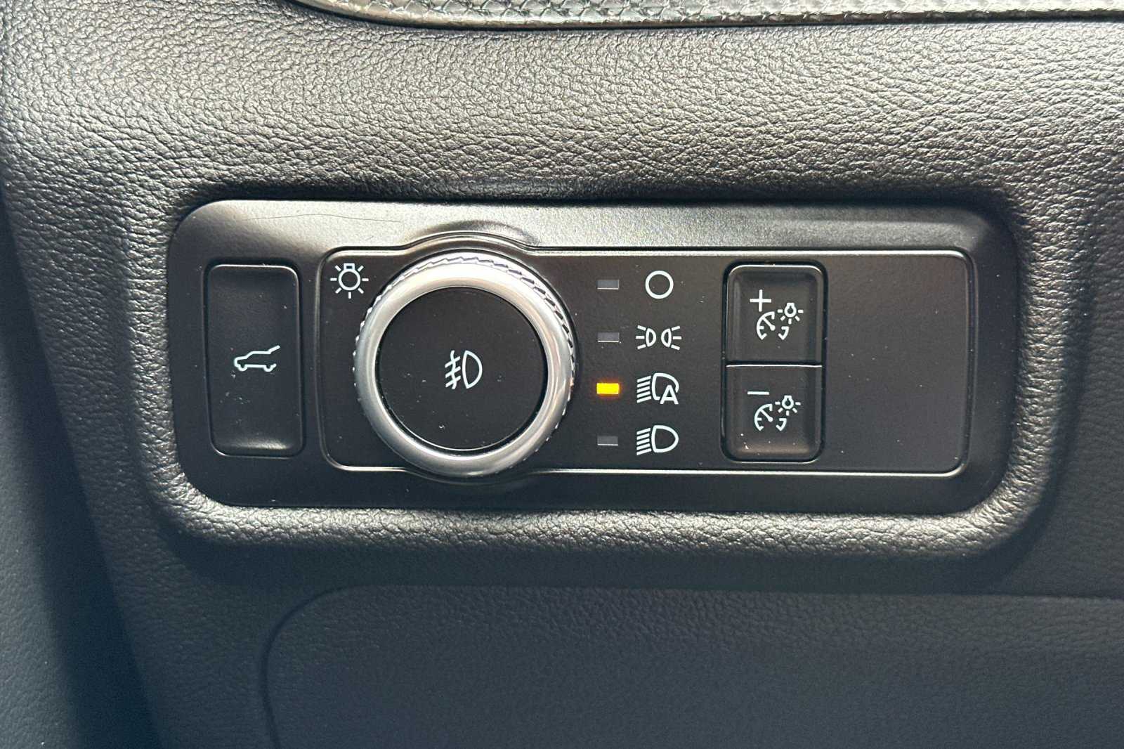 2023 Ford Explorer ST photo 31