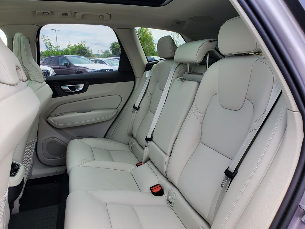 2026 Volvo XC60 B5 photo 14