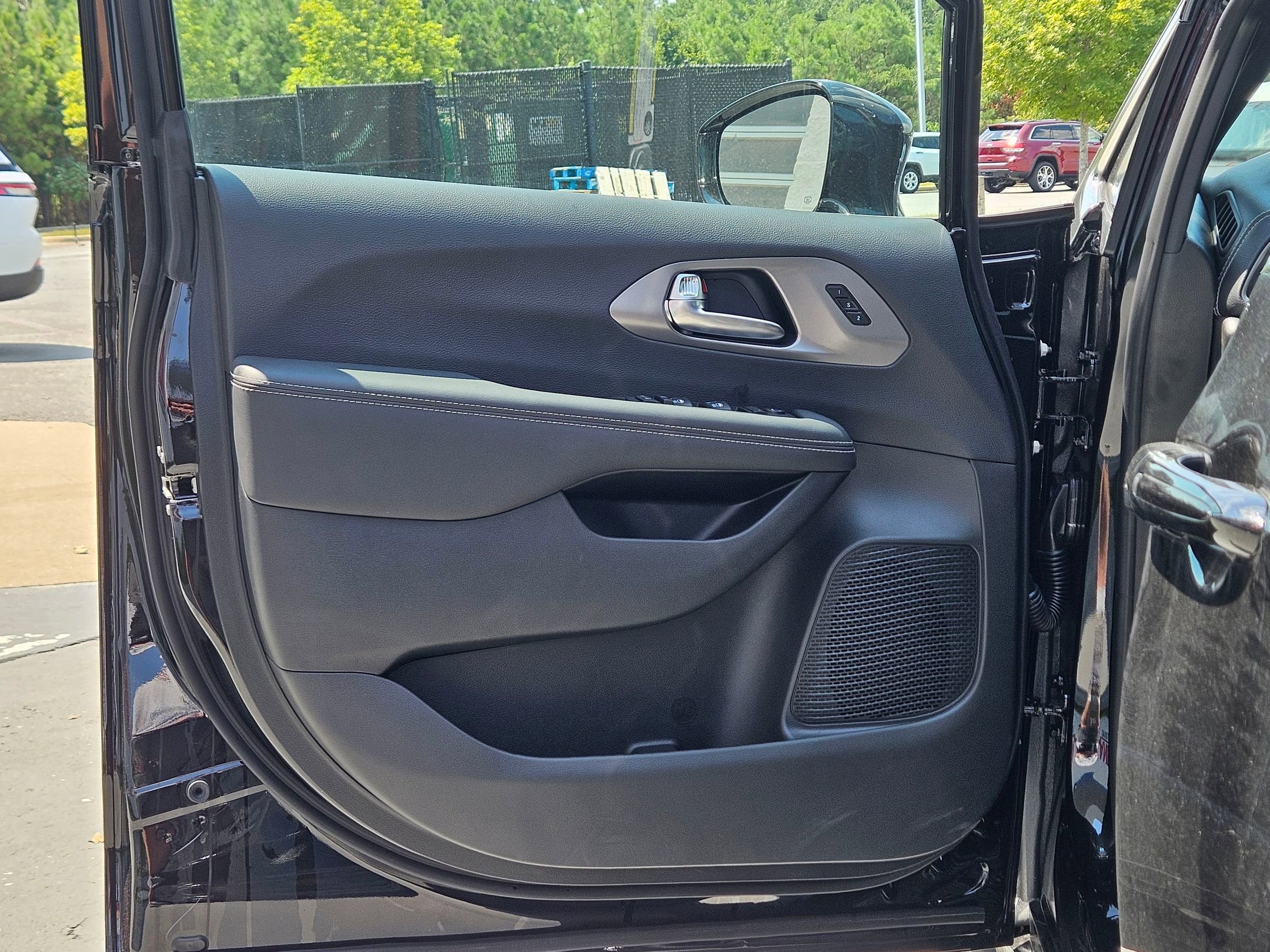 2026 Chrysler Pacifica photo 14