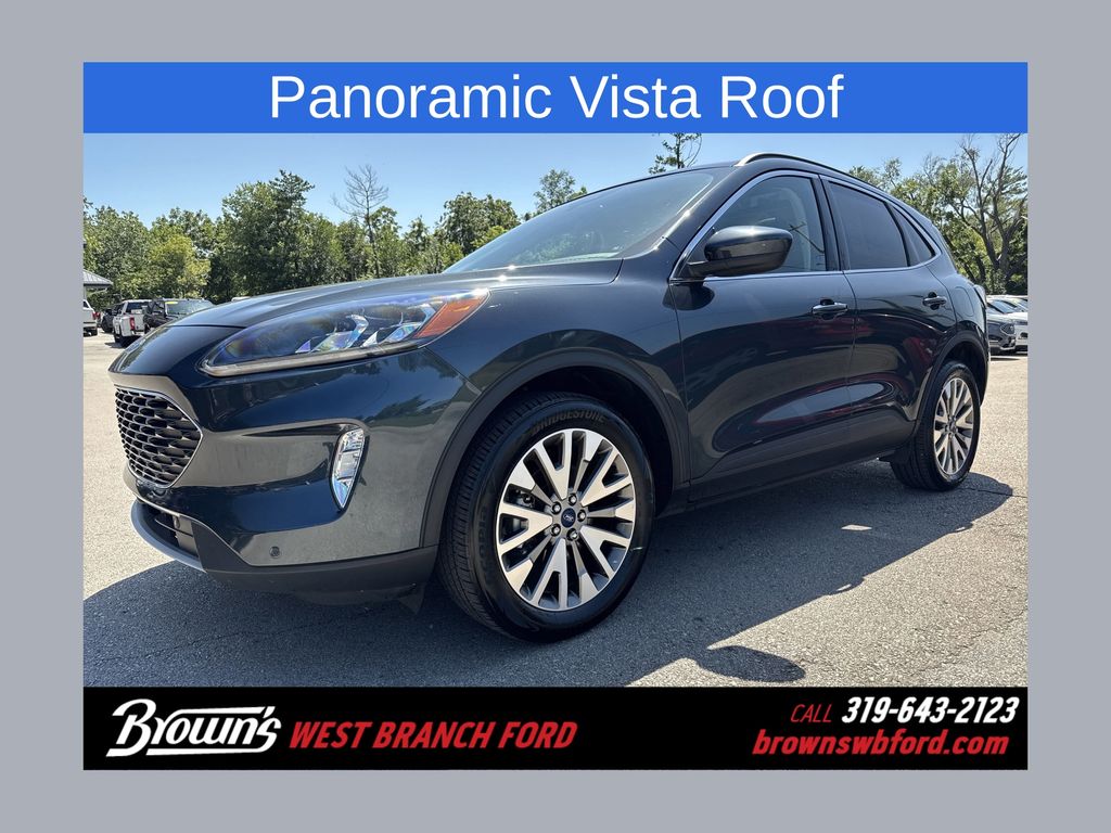 2022 Ford Escape Titanium's photo