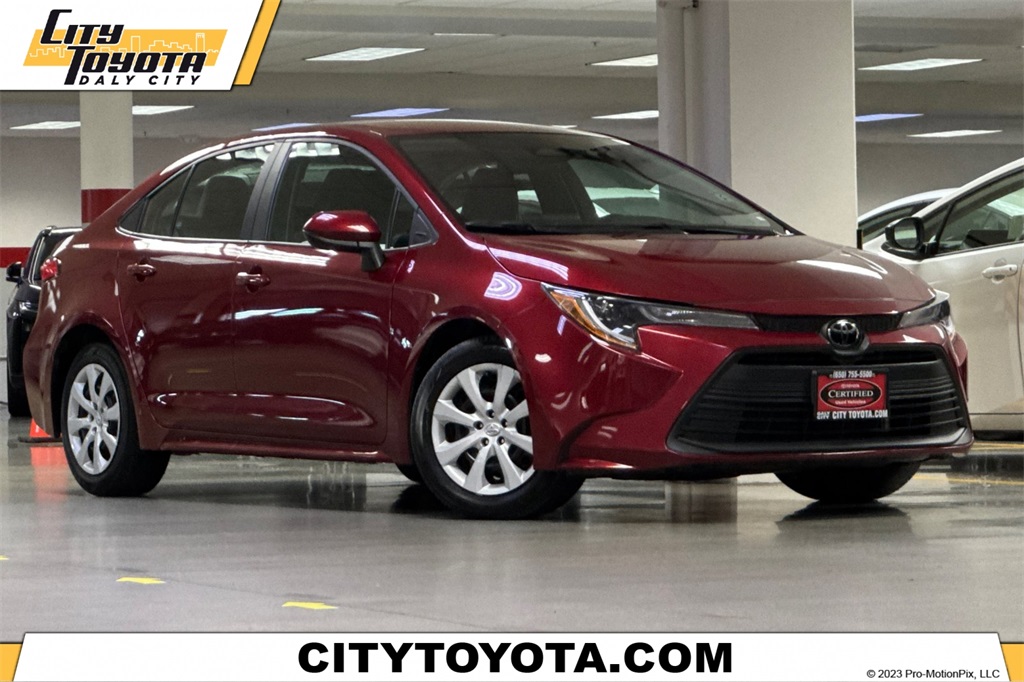 2024 Toyota Corolla LE's photo