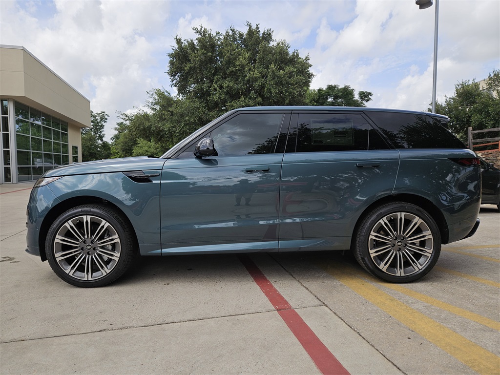2025 Land Rover Range Rover Sport SE photo 3