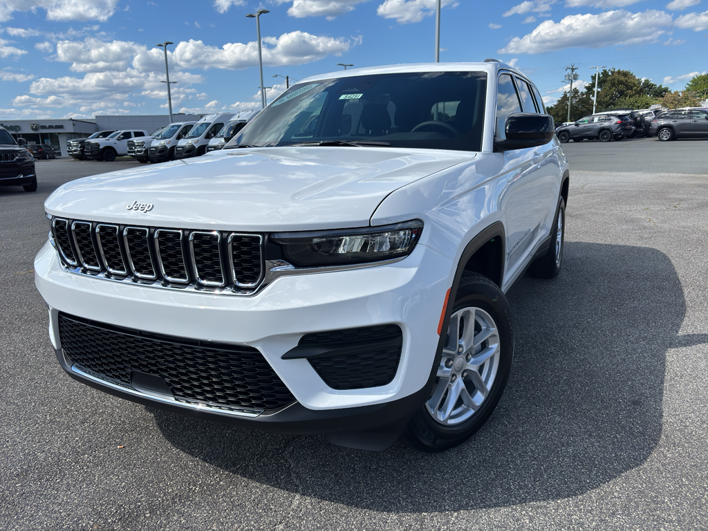 2025 Jeep Grand Cherokee Laredo X photo 2