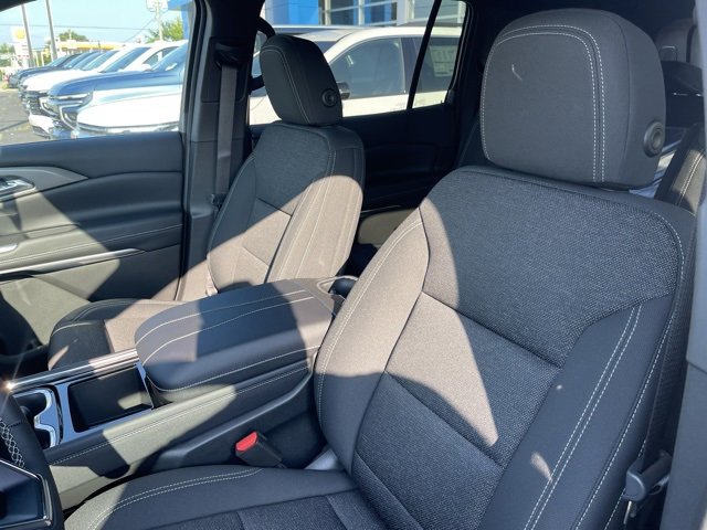 2025 Chevrolet Traverse photo 14